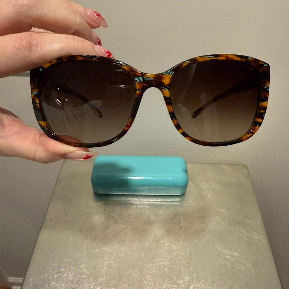 Tiffany Victoria Sunglasses in tortoise TF 4090-B 8114/3B - Picture 3 of 10